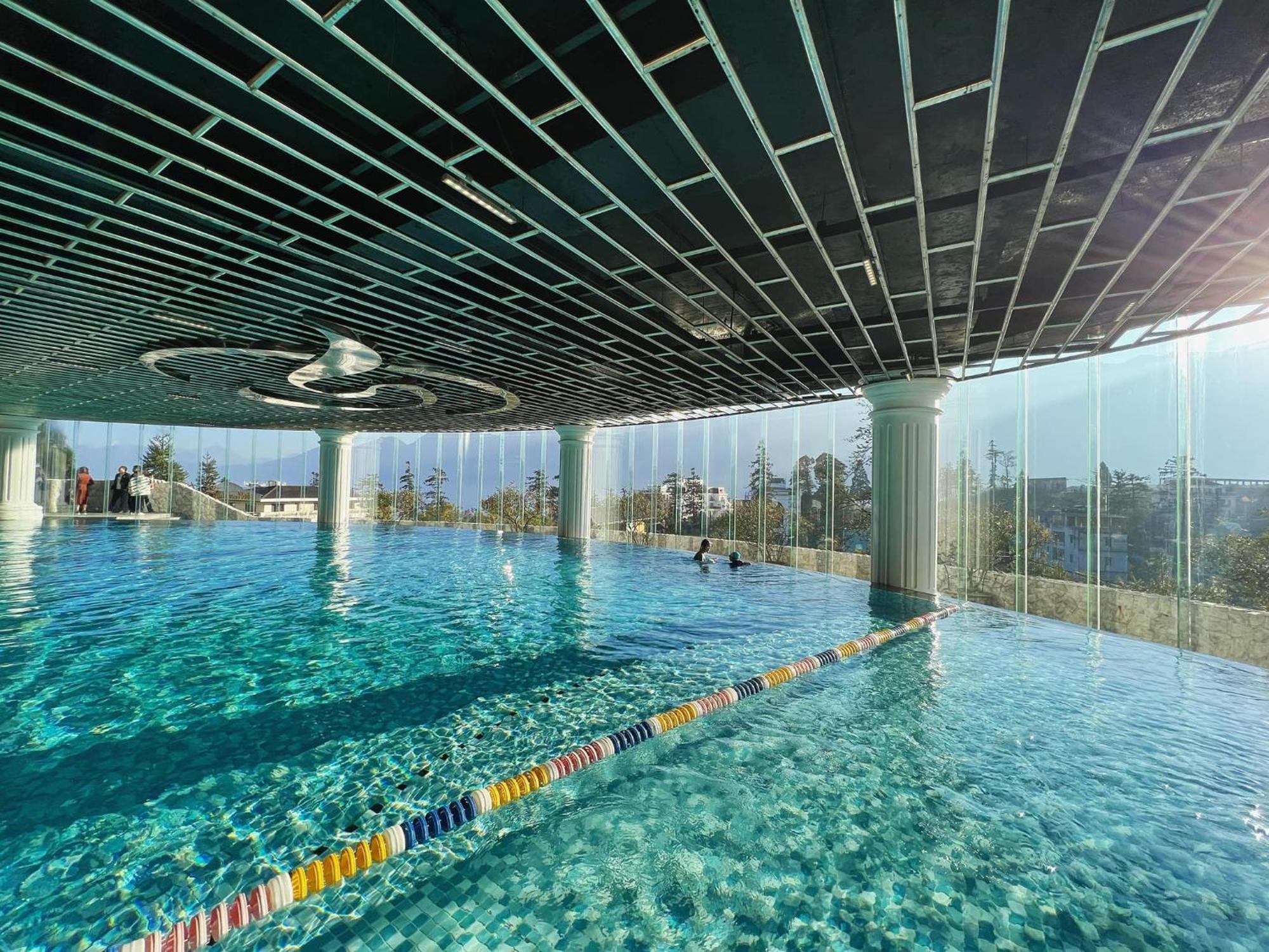Silk Path Grand Sapa Resort & Spa Екстериор снимка The swimming pool