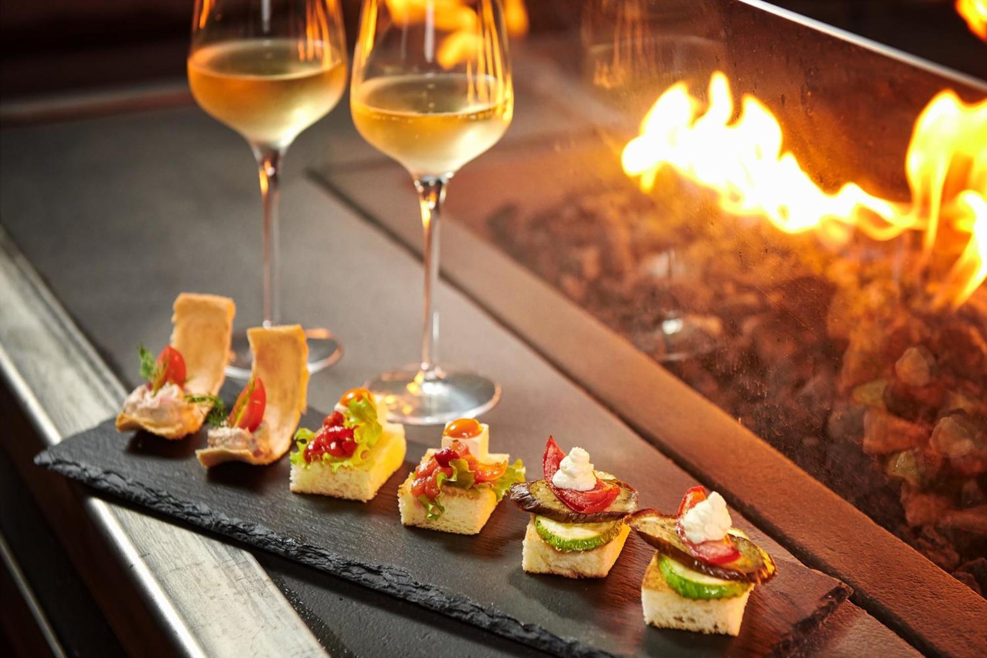 Silk Path Grand Sapa Resort & Spa Екстериор снимка A selection of tapas