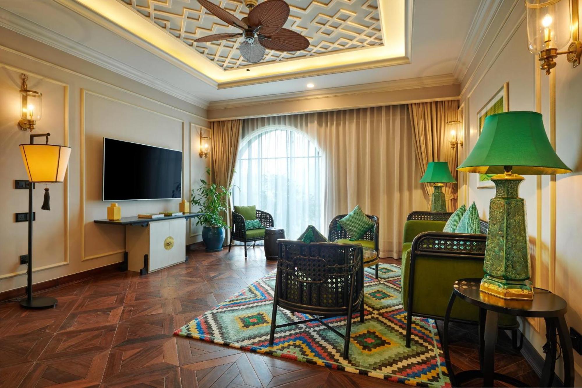 Silk Path Grand Sapa Resort & Spa Екстериор снимка A living room at the hotel
