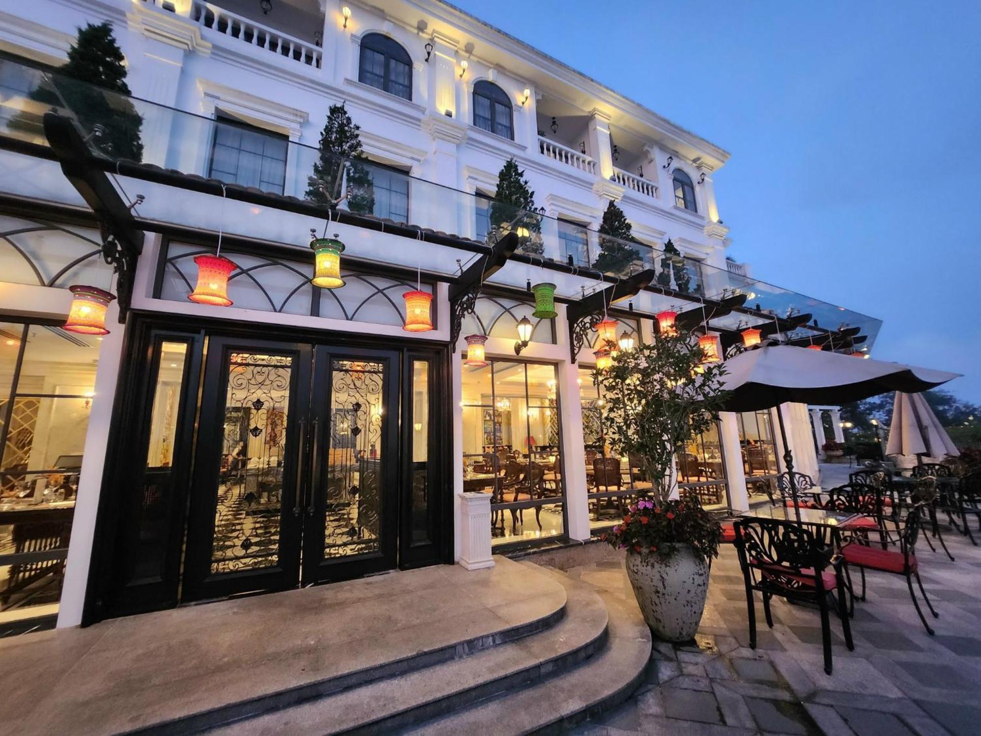 Silk Path Grand Sapa Resort & Spa Екстериор снимка The restaurant at the hotel