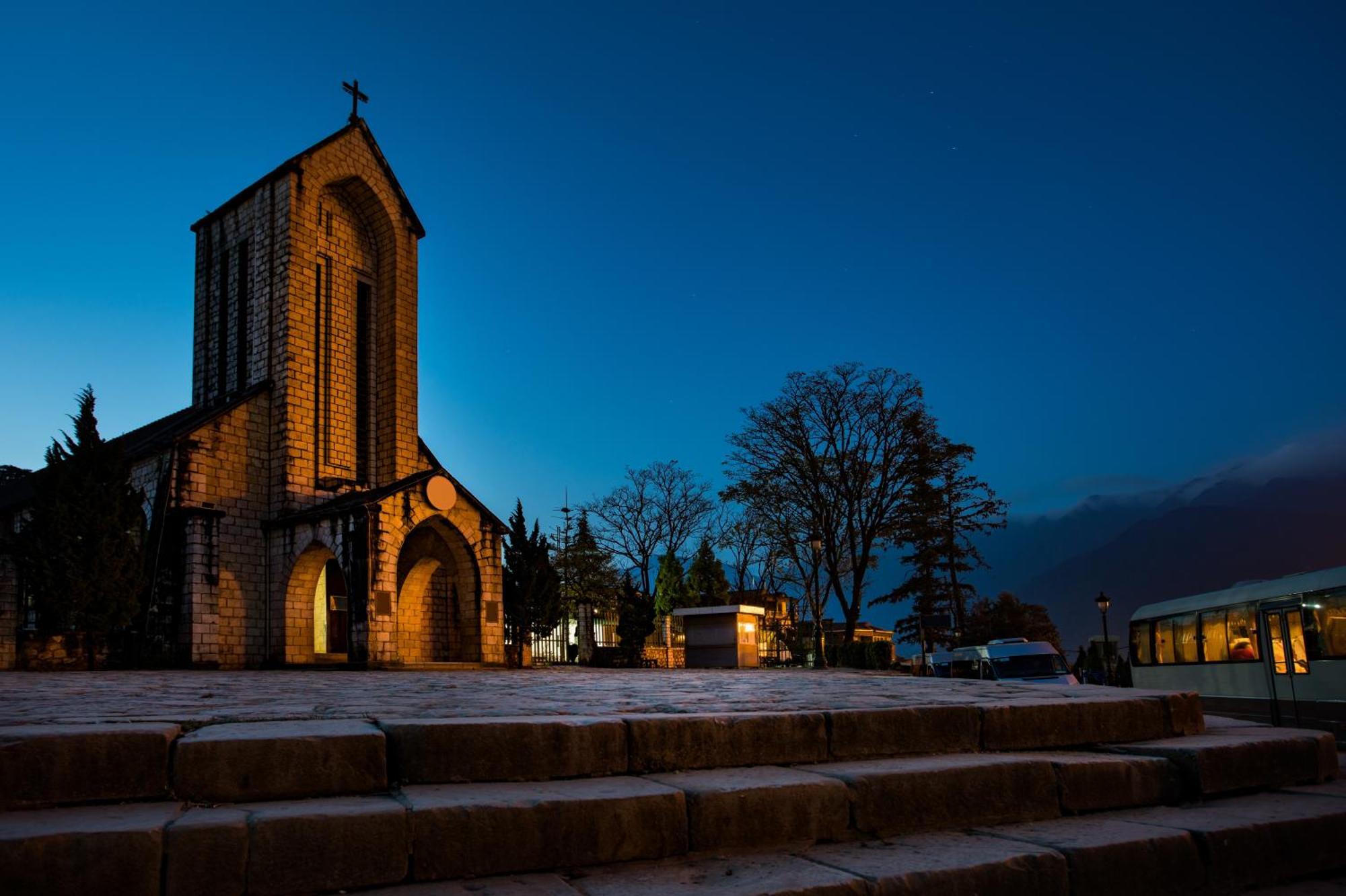 Silk Path Grand Sapa Resort & Spa Екстериор снимка The church in Montferrat