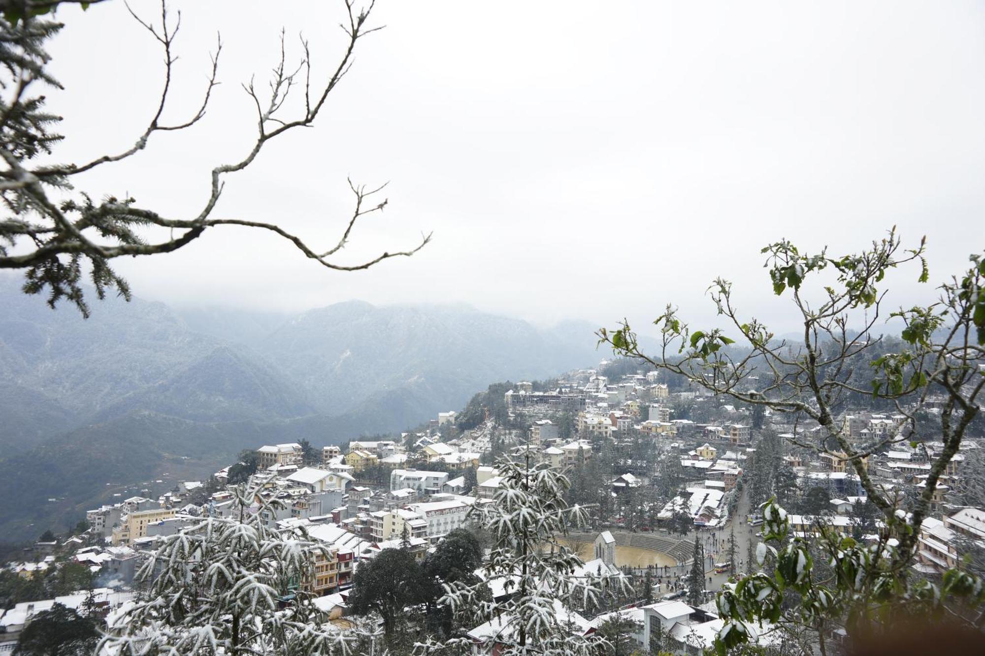 Silk Path Grand Sapa Resort & Spa Екстериор снимка View of theog town
